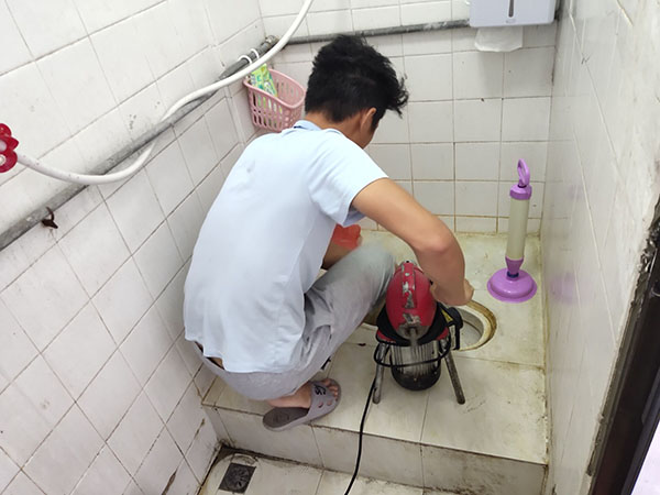 本溪管道堵塞冒臭气 专业师傅现场解决问题